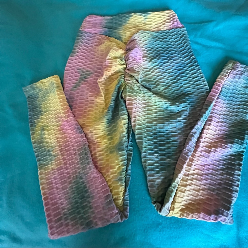 Leggings with gathered butt